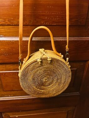 Round Woven Crossbody Bag in Tan